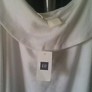 NWT white gap shirt
